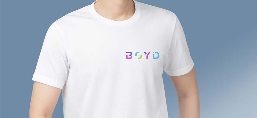 camiseta con logo  delantera izquierda